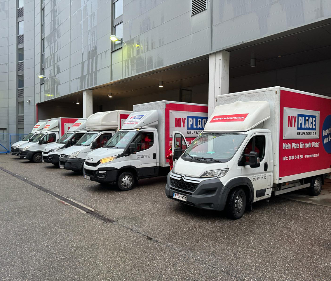 Eine Flotte von über 20 modernen Umzugs-LKWs